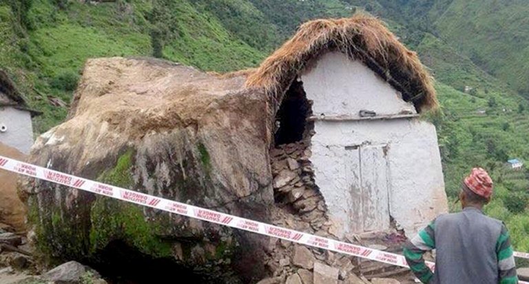 पहिरोमा पुरिए एकै घरका तीन बालवालिका 